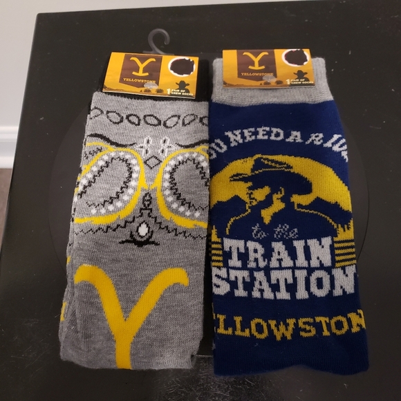 Yellowstone Train Station Crew Socks 2 Pair Men's (6-12 Shoe Size) NEW - Picture 1 of 5